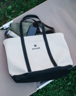 Snow Peak Canvas Noasobi Tote Large 15 Snow Peak Canvas Noasobi Tote Large -Outdoor Camping Sale canvas tote L ec ac 20su003 lifestyle 02